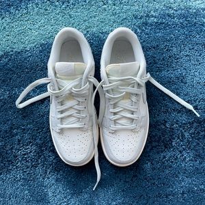 Nike womens Low Dunk ‘light bone’
